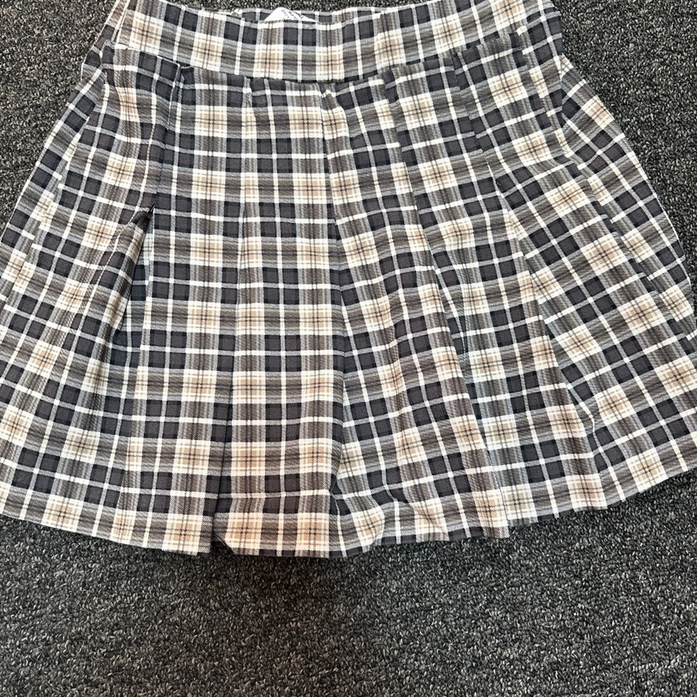 Joe Benbasset Black and White Pleated Skater Mini Skirt
